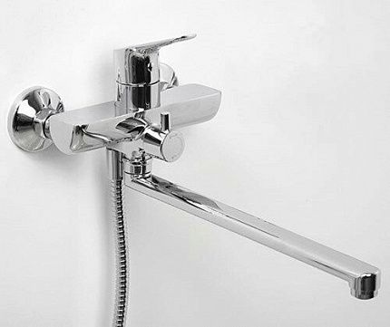 Lippe 4502L Смеситель для ванны с длинным изливом