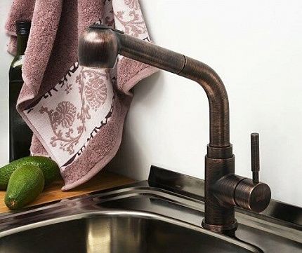 A8247 Смеситель для кухни с выдвижной лейкой
